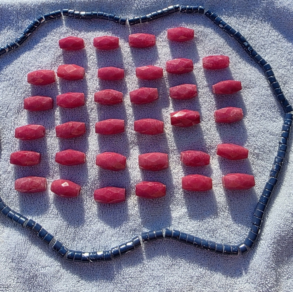 Source Unknown Blue Beaded Necklace With Lose Pink Stones